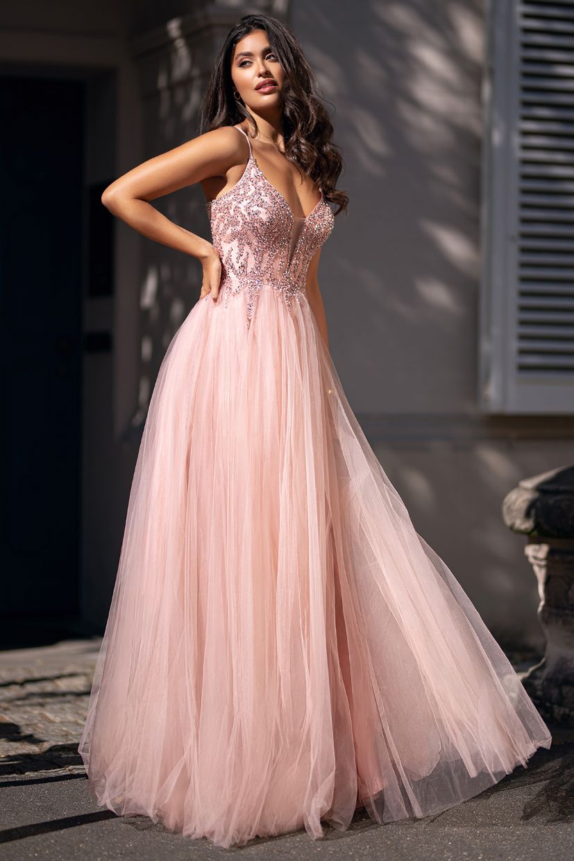 vestido largo estilo princesa bordado pedrería rosa nude