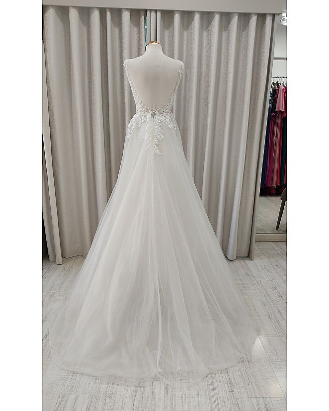 VESTIDO DE NOVIA CON ESPALDA DESCUBIERTA Y BORDADO  - Foto 2