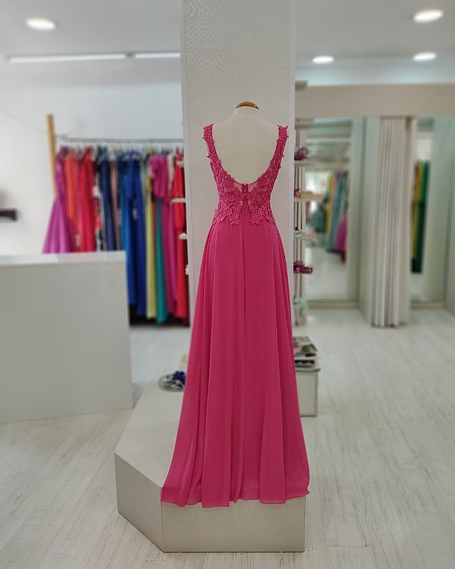 VESTIDO FUCSIA TIRANTES CUERPO BORDADO  - Foto 1