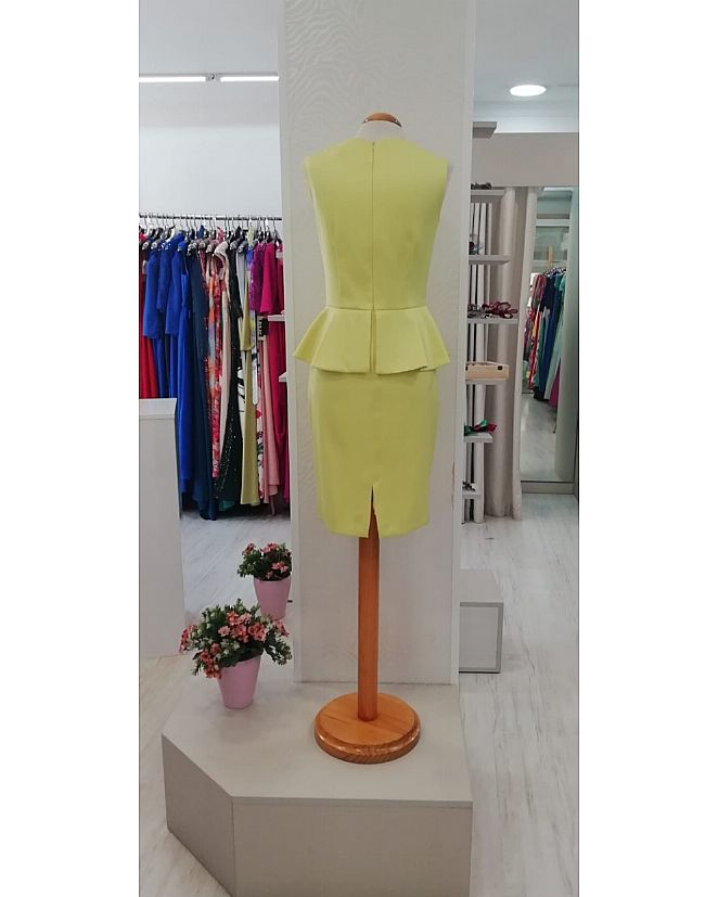 VESTIDO DESMANGADO EN AMARILLO  - Foto 1