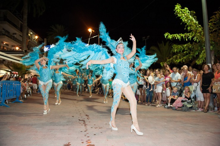 Dieciocho comparsas recorrerán esta noche el Paseo Marítimo de Puerto de Mazarrón en el carnaval de verano