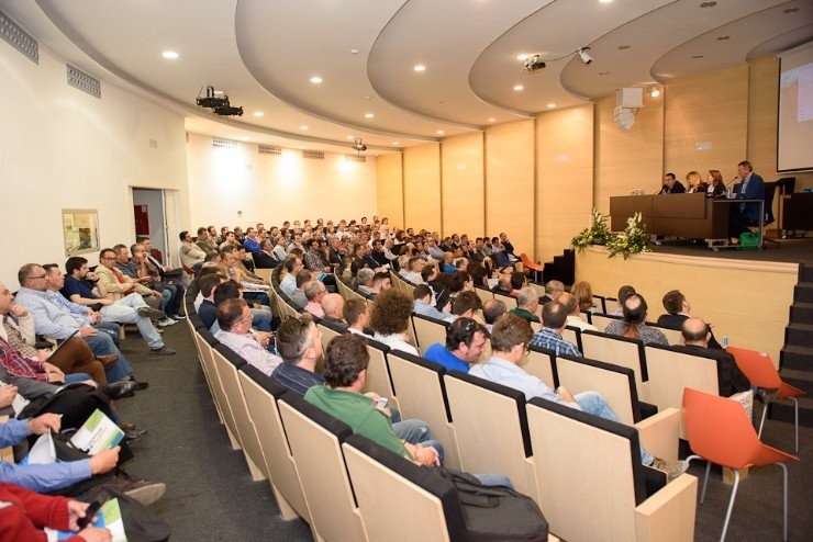 TÉCNICOS  Y AGRICULTORES ANALIZAN LAS POSIBILIDADES QUE OFRECEN LOS CULTIVOS SUBTROPICALES 