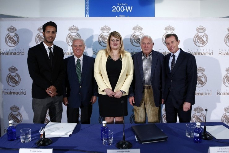 AYUNTAMIENTO Y FUNDACIÓN REAL MADRID RENUEVAN EL CONVENIO DE LA ESCUELA DEPORTIVA