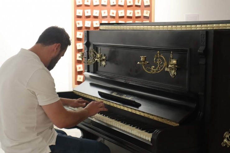 El Ayuntamiento de Mazarrón celebra la restauración del piano histórico del Casino