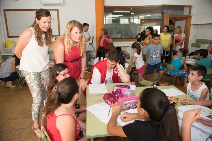 60 NIÑOS ASISTEN A LAS ESCUELAS DE VERANO DE LA CAÑADICA Y BAHÍA