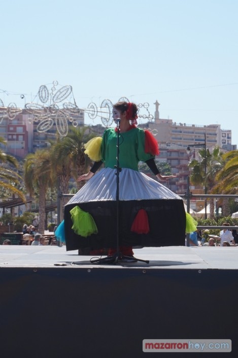 Actuación infantil 'Pepica y los bichejos' en el paseo del Puerto de Mazarrón.