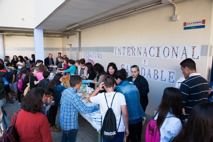 EL IES ANTONIO HELLÍN CELEBRA SU DÉCIMA JORNADA DE CONVIVENCIA INTERCULTURAL