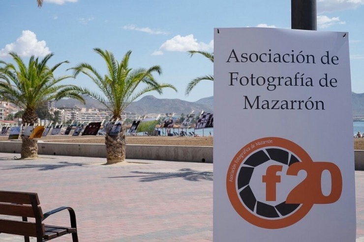 La Asociación fotográfica de Mazarrón F20. 'Tendemos a la Fotografía'. Paseo marítimo. 15 mayo