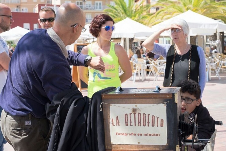 La Asociación fotográfica de Mazarrón F20. 'Tendemos a la Fotografía'. Paseo marítimo. 15 mayo