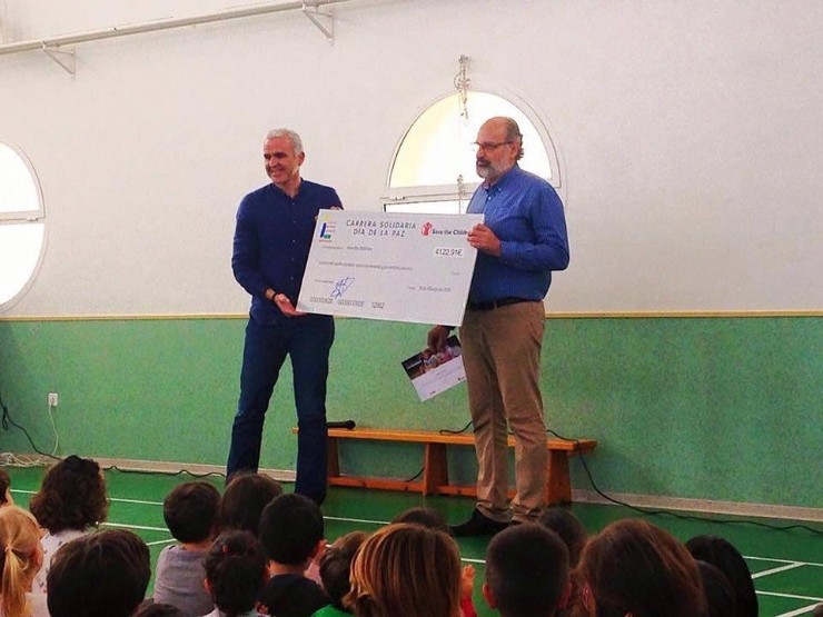 Entrega de la recaudación de la Carrera Solidaria celebrada en el Colegio Infanta Leonor