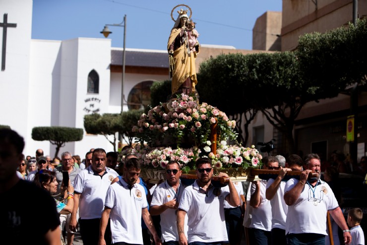 La Virgen del Carmen estuvo arropada por multitud de asistentes