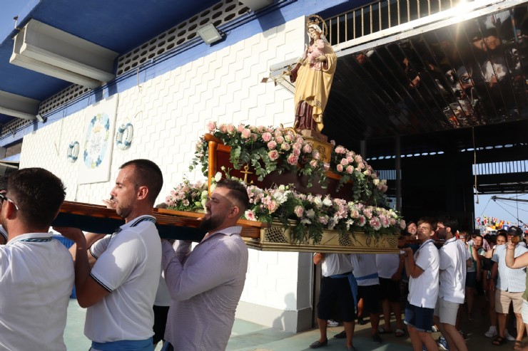 La Virgen del Carmen estuvo arropada por multitud de asistentes