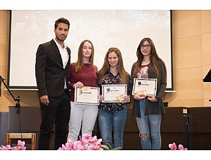 EL CERTAMEN DE FOTOGRAFÍA “NOS GUSTA LEER” PREMIA LA CREATIVIDAD DE JÓVENES MAZARRONEROS