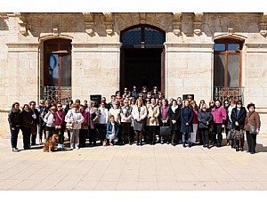 EMPLEADAS MUNICIPALES Y VECINAS DE MAZARRÓN CONMEMORAN EL DÍA INTERNACIONAL DE LA MUJER TRABAJADORA