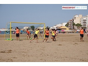 LA SELECCIÓN MURCIANA FEMENINA ABSOLUTA DE FÚTBOL PLAYA SE ENTRENA EN NUESTRAS PLAYAS.