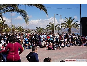 Actuación infantil 'Pepica y los bichejos' en el paseo del Puerto de Mazarrón.