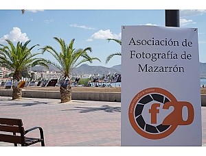 La Asociación fotográfica de Mazarrón F20. 'Tendemos a la Fotografía'. Paseo marítimo. 15 mayo