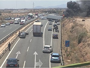 TRES FALLECIDOS Y UN HERIDO GRAVE EN UN ACCIDENTE ENTRE DOS CAMIONES EN LA A7