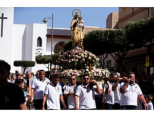 La Virgen del Carmen estuvo arropada por multitud de asistentes