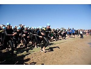 PEDRO ANTONIO LÓPEZ Y ALFONSINA RIVEDIEU VENCEN EN EL III TRIATLÓN BAHÍA DE MAZARRÓN