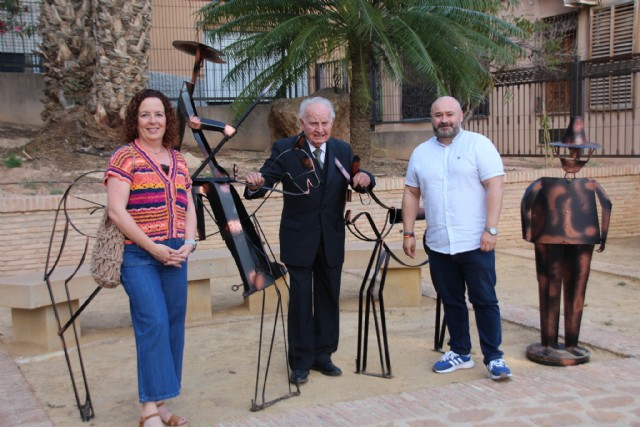 Inauguración de la exposición de pintura y escultura ''El valor de un mundo propio'' del artista alhameño Alfonso Núñez